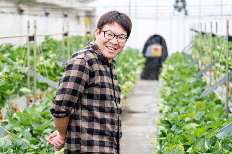 いちご生産者・奥地 良啓さん｜晴れまちFARM