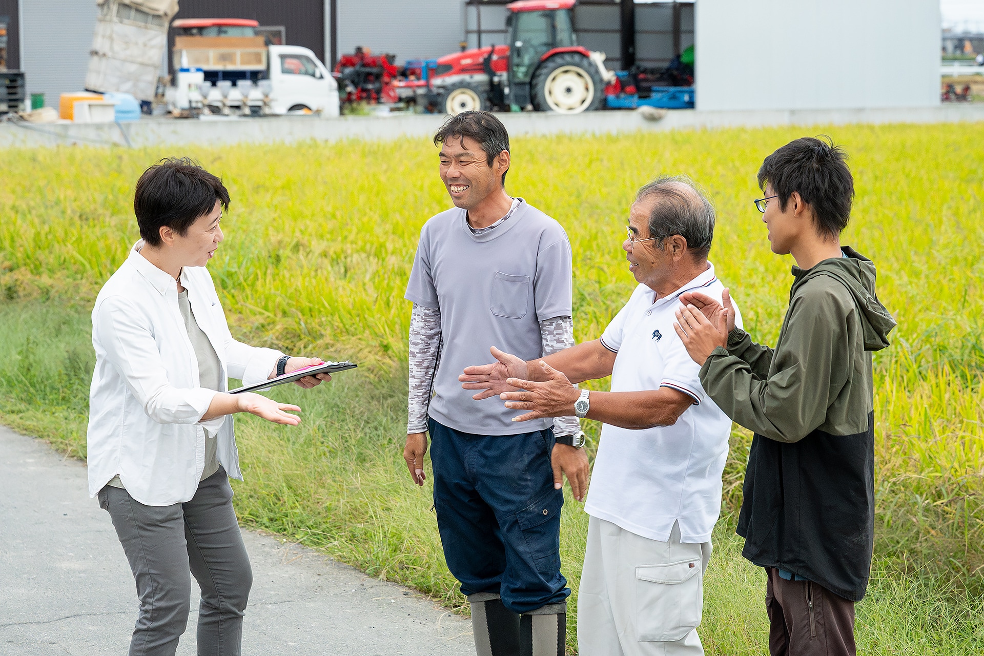取材風景：木部富次さん、木部貴之さん、木部翔太さん（籠原木部ファーム）